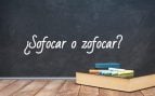 Cómo se escribe sofocar o zofocar