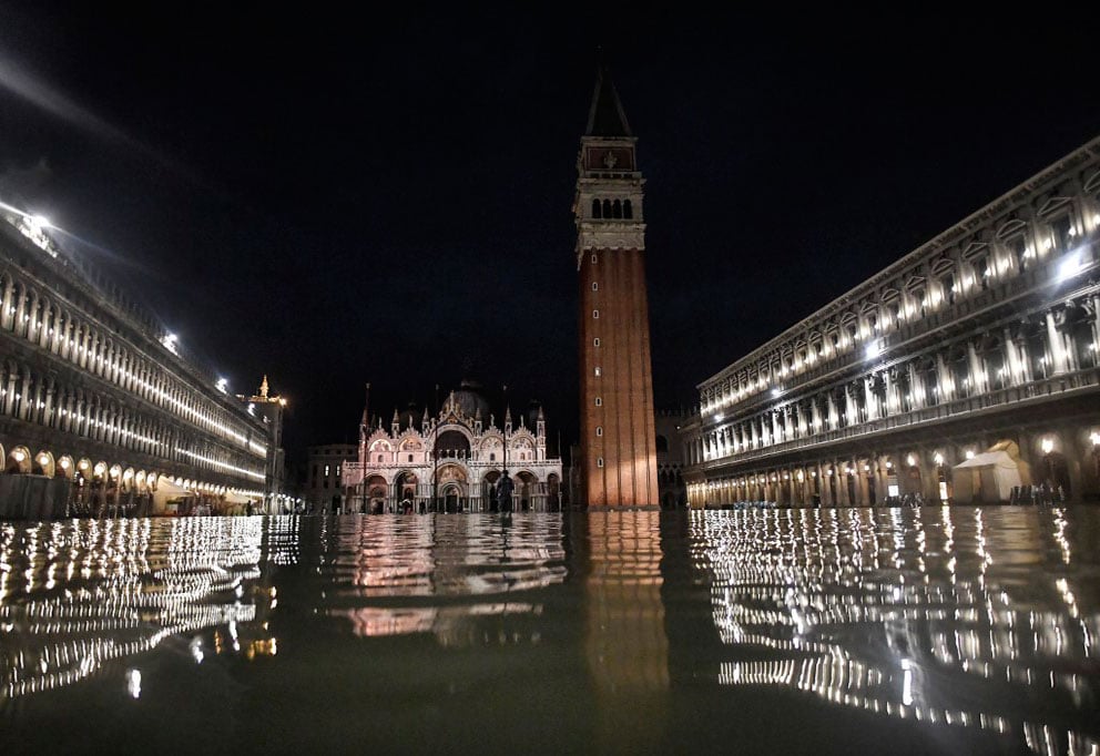 La excepcional marea que azotó la noche del martes a Venecia alcanzó los 187 centímetros sobre el nivel de referencia. Foto: AFP