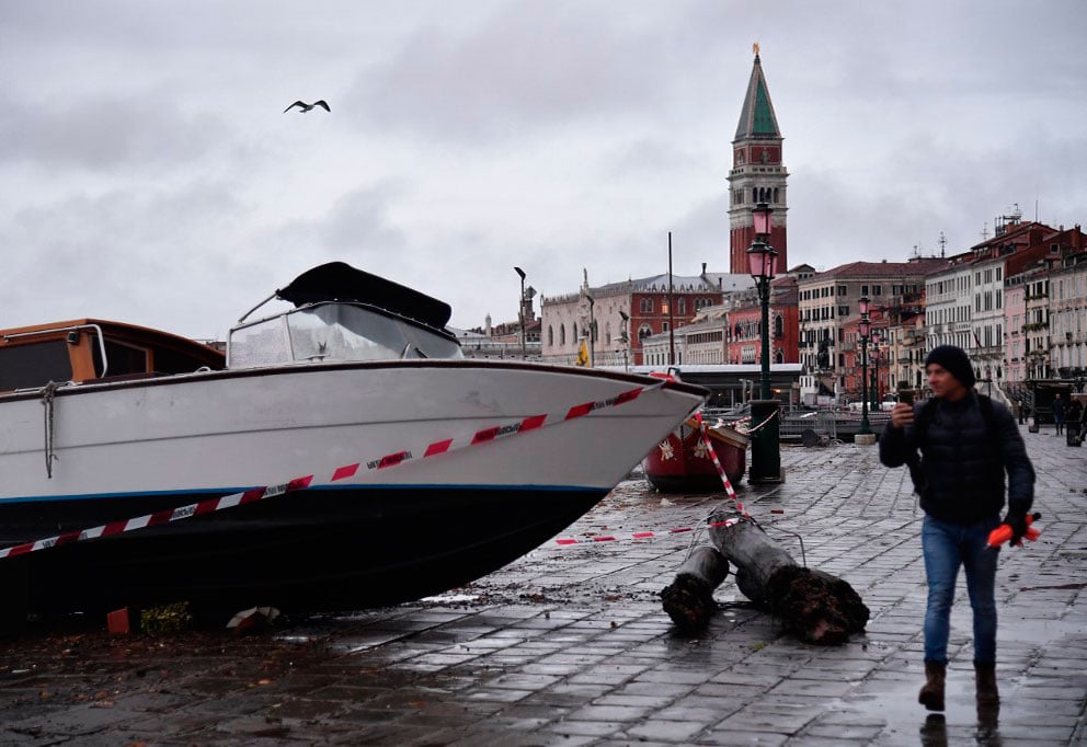 La excepcional marea que azotó la noche del martes a Venecia alcanzó los 187 centímetros sobre el nivel de referencia. Foto: AFP