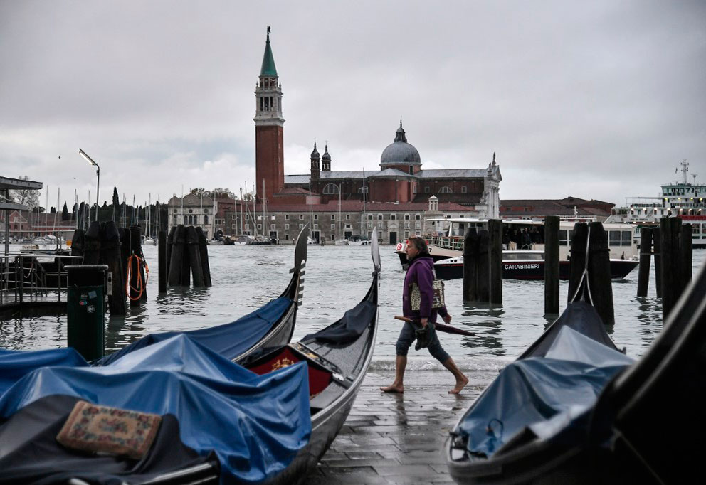 La excepcional marea que azotó la noche del martes a Venecia alcanzó los 187 centímetros sobre el nivel de referencia. Foto: AFP