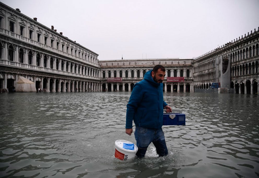 La excepcional marea que azotó la noche del martes a Venecia alcanzó los 187 centímetros sobre el nivel de referencia. Foto: AFP