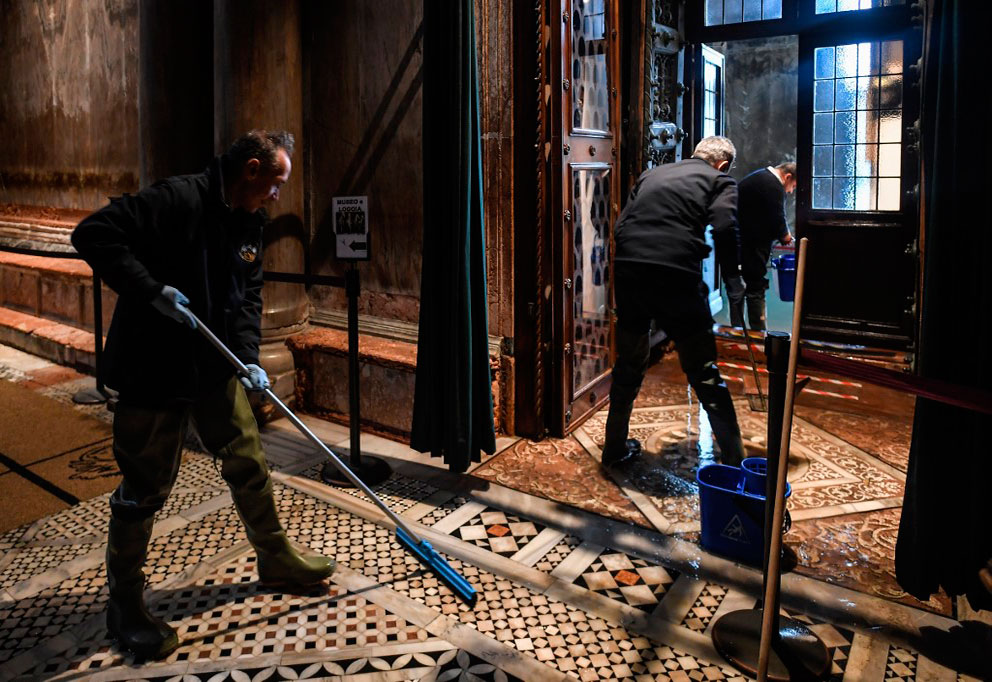 La excepcional marea que azotó la noche del martes a Venecia alcanzó los 187 centímetros sobre el nivel de referencia. Foto: AFP