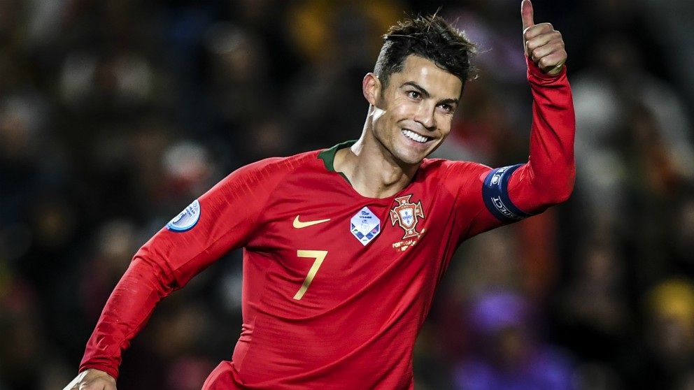 Cristiano Ronaldo celebra uno de sus goles en el Portugal – Lituania. (AFP)