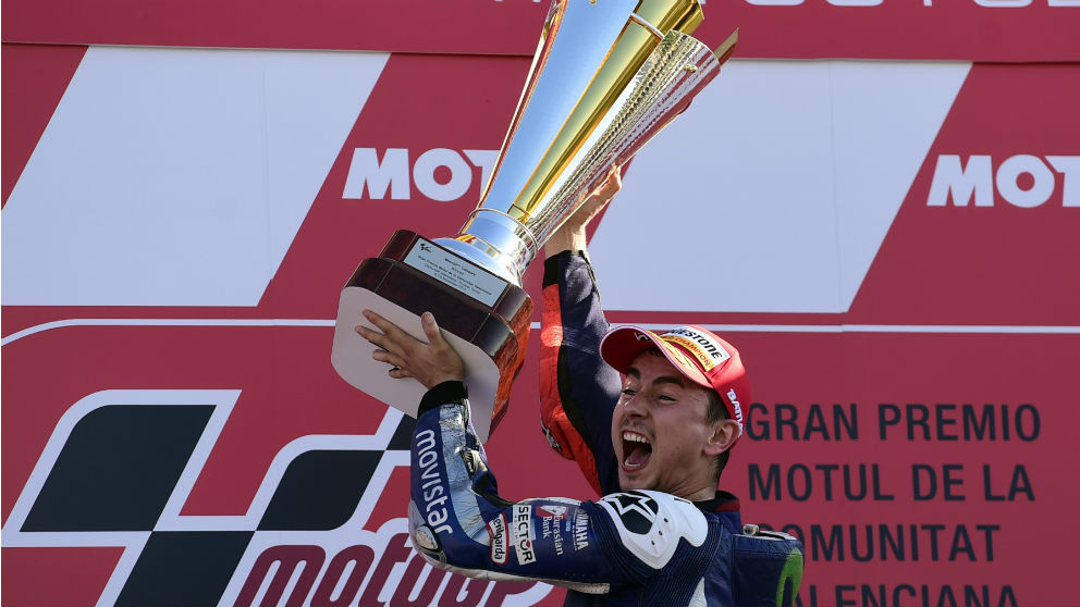 Jorge Lorenzo, con el título de campeón del mundo de 2015. (AFP)