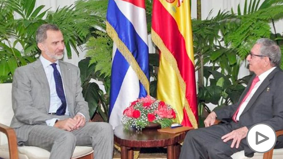 El Rey Felipe VI junto al dictador Raúl Castro. Foto: Estudios Revolución