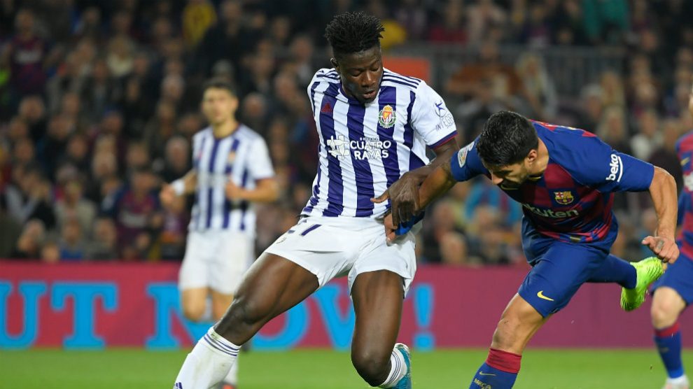 Mohammed Salisu con el Real Valladolid en un partido frente al Barcelona (AFP)