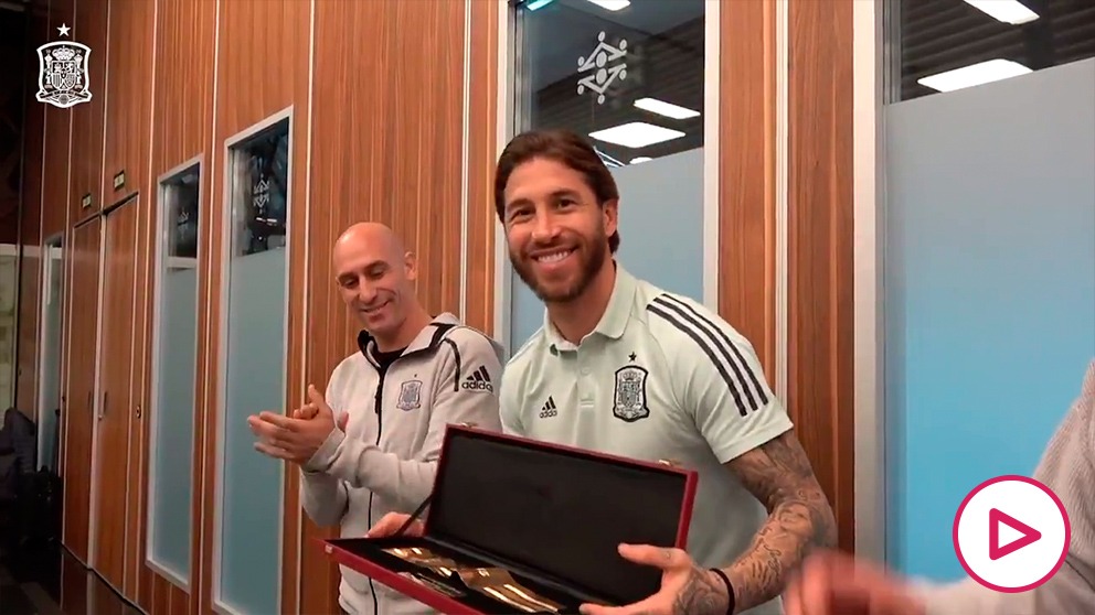Sergio Ramos, homenajeado por la Federación.