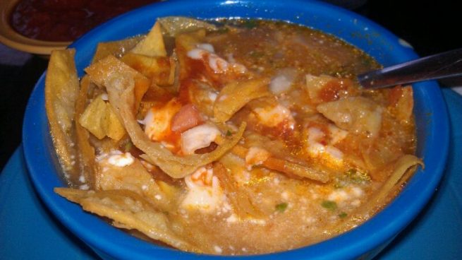 Sopa de tortillas mexicana
