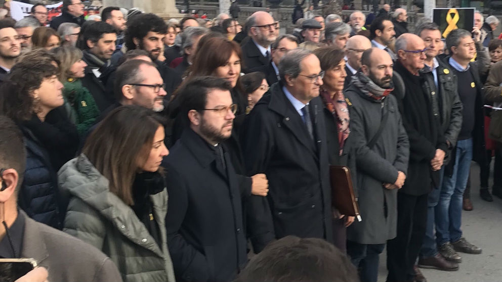 Pere Aragoneés junto a Quim Torra y otros dirigentes independentistas, a su llegada esta mañana al Trribunal Superior de Justicia de Cataluña.