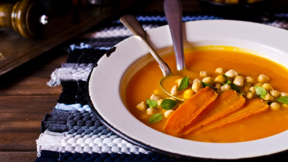 Sopa de garbanzos con jengibre