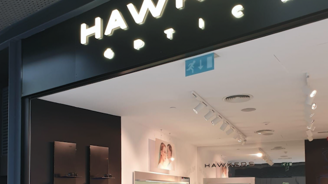 La marca de gafas Hawkers continúa su expansión y abre un nuevo punto de venta en Madrid