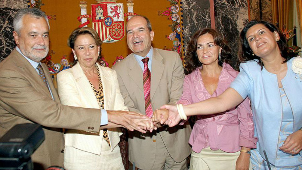 Carmen Calvo con Chaves y Griñán en 2005