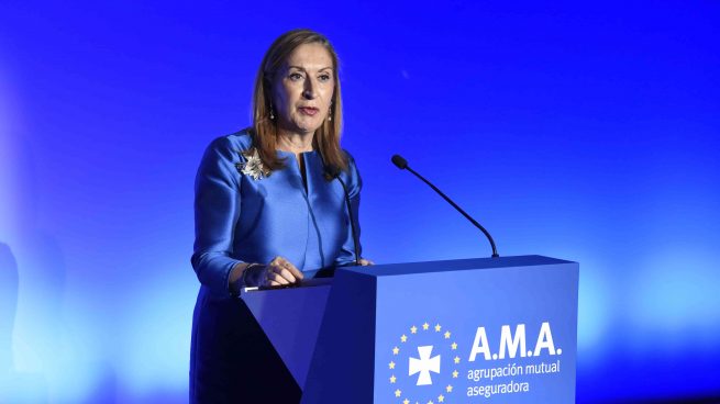 El salón de actos de A.M.A recibe el nombre de la expresidenta del Congreso Ana Pastor