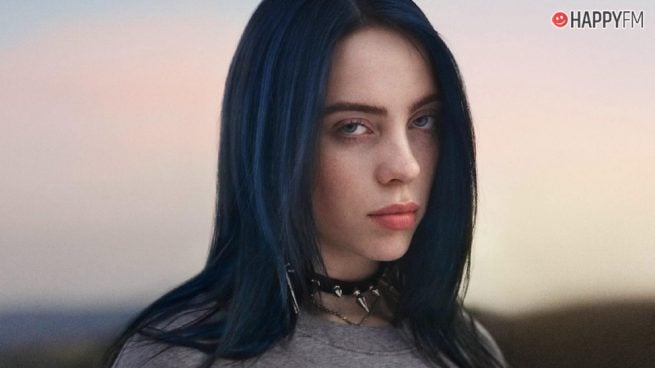 Billie Eilish, protagonista de un duro golpe con el micrófono en directo