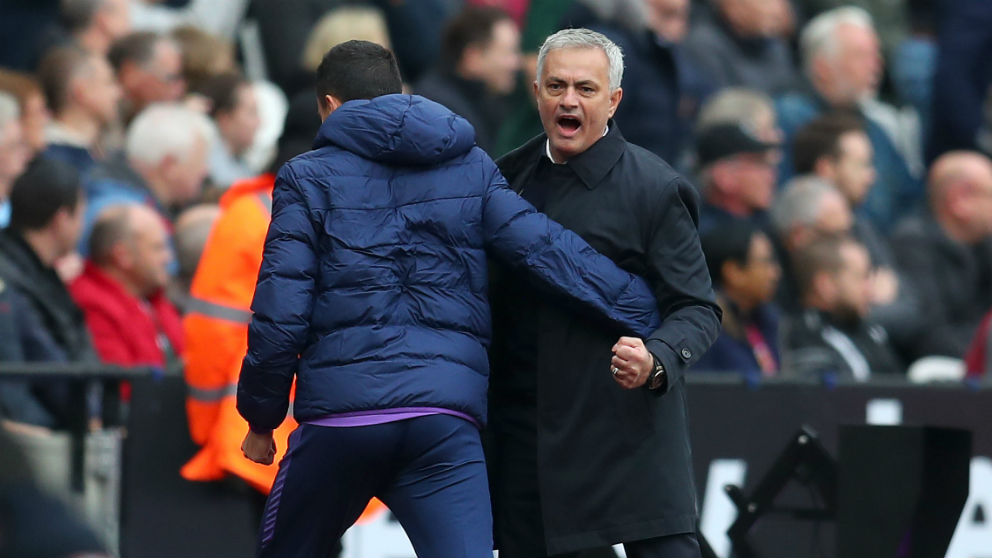 Mourinho celebra uno de los goles del Tottenham. (Getty)