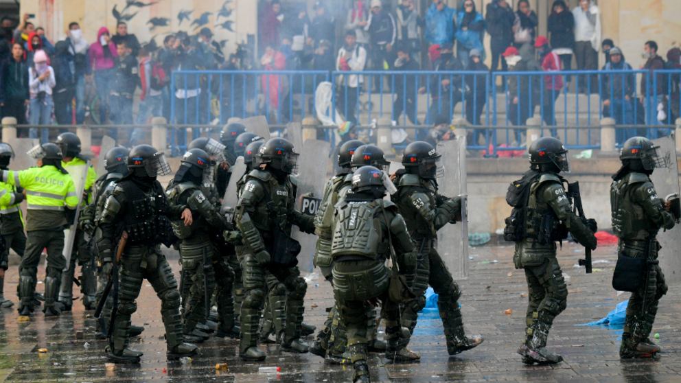 Policías durante los disturbios en Colombia. Foto: EP
