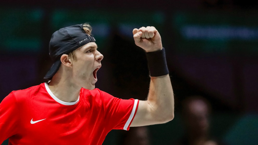 Shapovalov celebra un punto ante Rusia. (EFE)