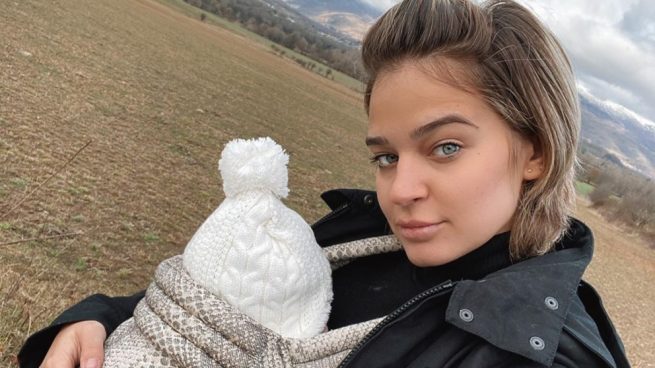 Instagram: Laura Escanes cuestionada por llevar a Roma a la nieve