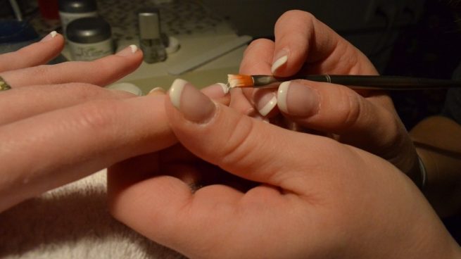 Las uñas no son solo lo que más debe cuidarse en una manicura.