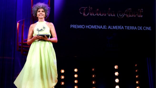 La actriz Victoria Abril recoge el premio ‘Almería, tierra de cine’ del FICAL