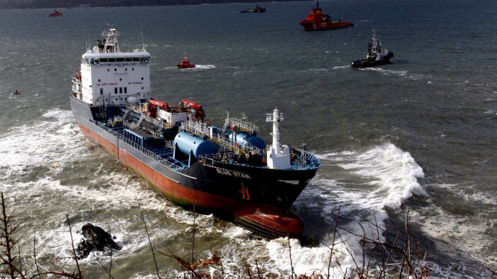Vista del buque de transporte de productos químicos ‘Blue Star’. Foto: EP