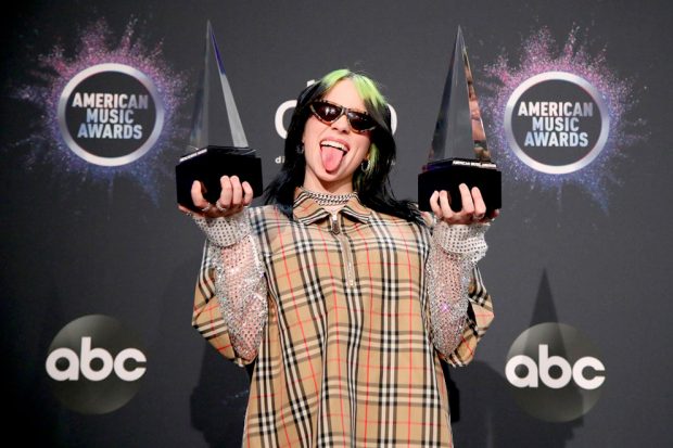 Billie Eilish recoge sus dos AMerican Music Awards 2019.