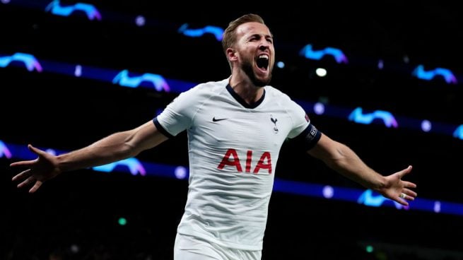 Kane celebra uno de sus dos goles ante el Olympiacos (Getty).