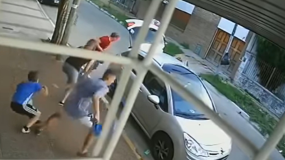 Facebook: Un niño se enfrenta a unos ladrones defendiendo a su madre