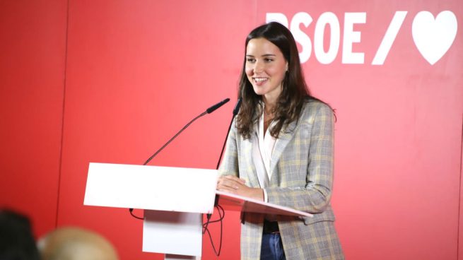 Una diputada del PSOE culpa a «los puteros» del maltrato y le recuerdan los puticlubs de los ERE