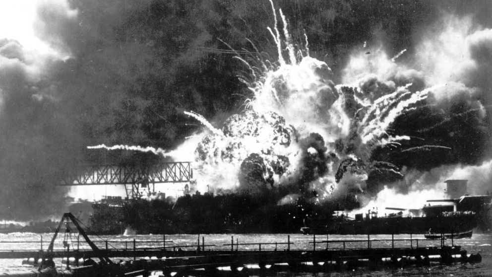 El 7 de diciembre de 1941 se produce el ataque de Pearl Harbor