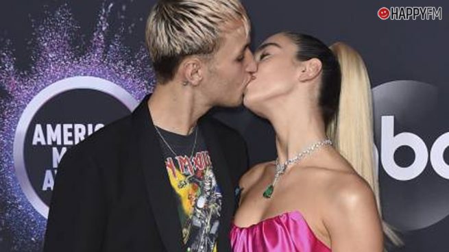 Dua Lipa presenta de forma oficial a su novio en la alfombra roja