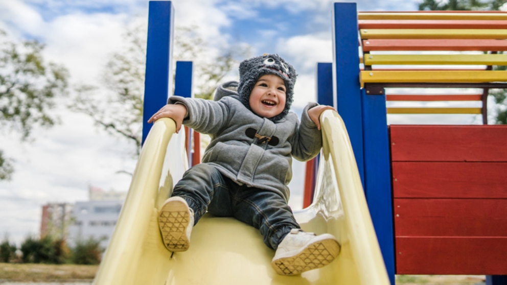 Jugar con niños al aire libre