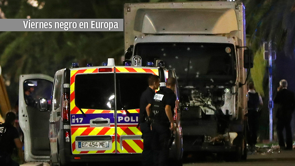 Los servicios sanitarios atienden a los heridos del atentado del Puente de Londres.