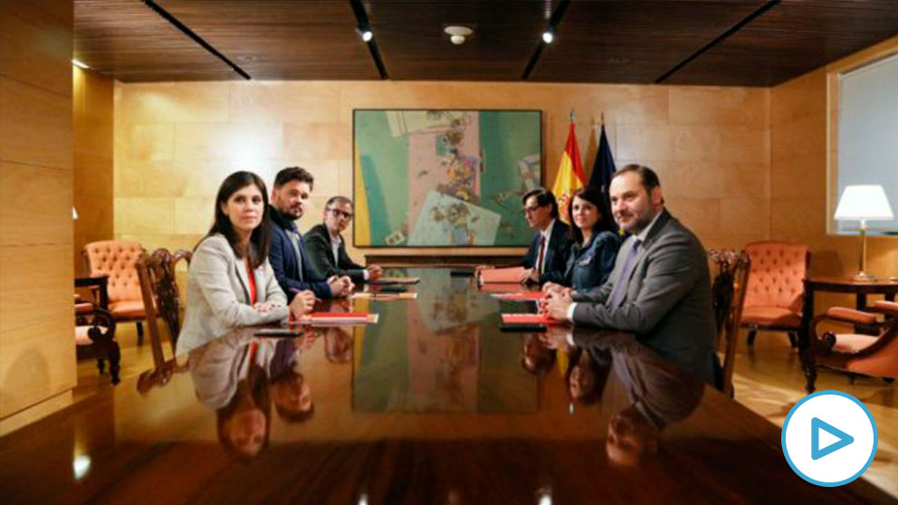 Los negociadores del PSOE y ERC reunidos en el Congreso