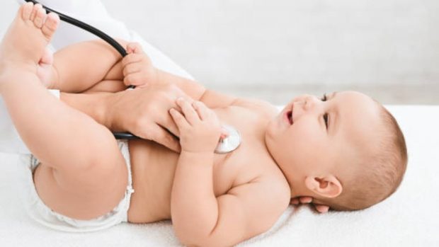 Cuáles son las pulsaciones normales en los bebés y niños