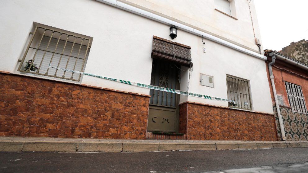 Imagen de la vivienda del detenido por la desaparición de Marta Calvo en Manuel. Foto EFE