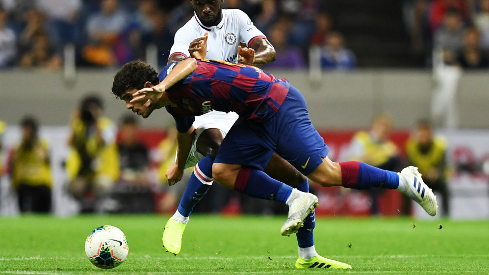 Carles Aleñá frente al Chelsea. (AFP)