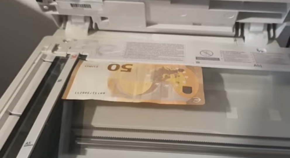 Facebook: Intenta fotocopiar un billete y se encuentra con una sorpresa