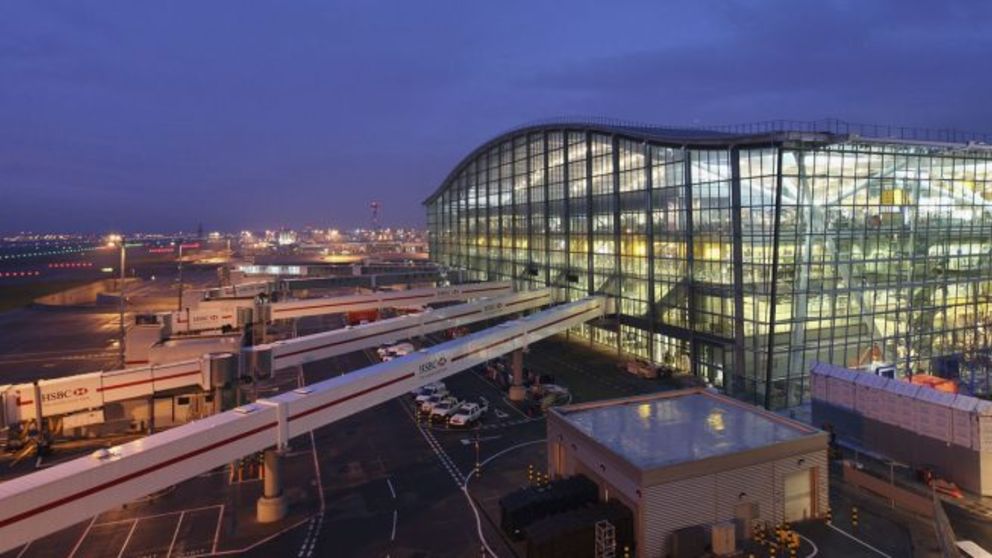 El 16 de diciembre de 1955 se inaugura la ampliación del aeropuerto de Heathrow