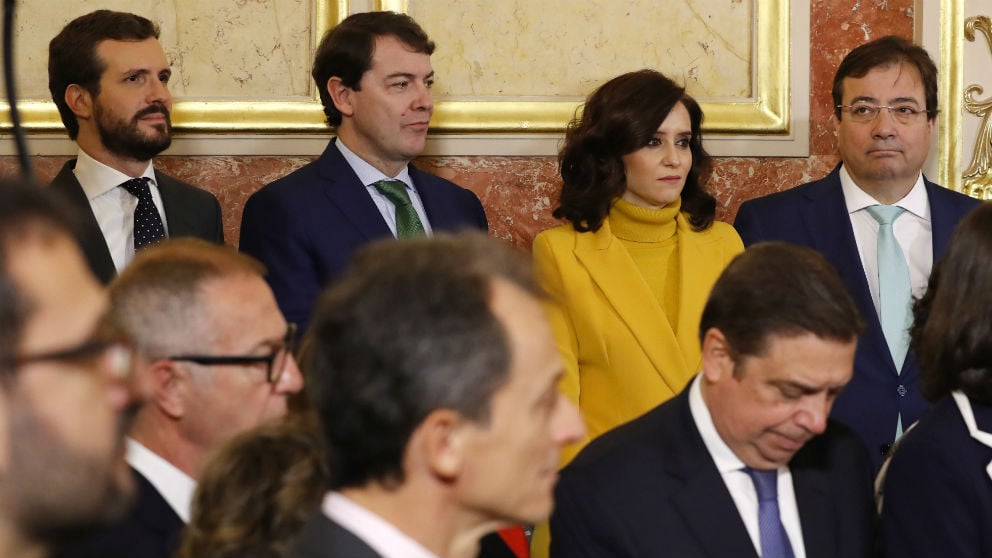 Isabel Díaz Ayuso junto a Pablo Casado y otros presidentes autonómicos