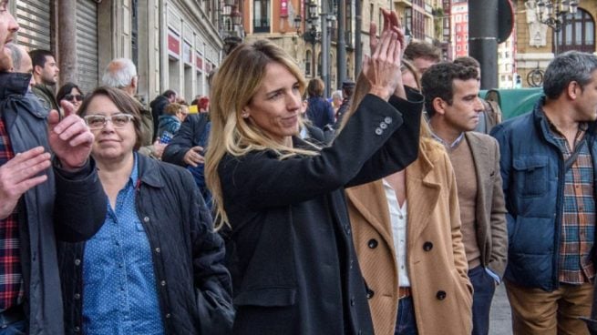 Álvarez de Toledo llama a movilizarse en las calles contra el pacto PSOE-ERC