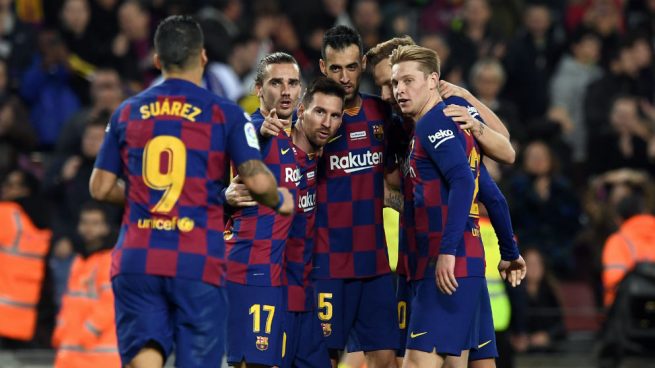 Los jugadores del Barcelona celebran un gol