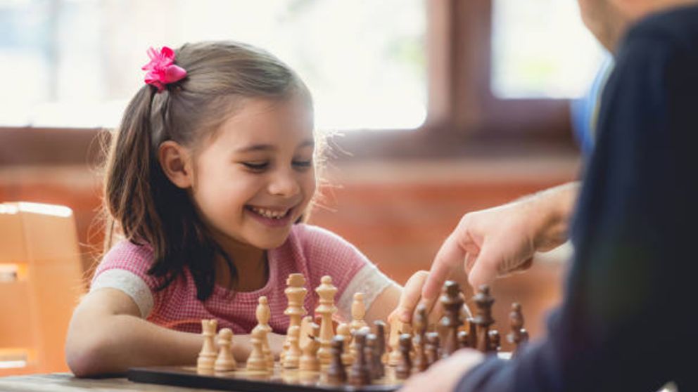 Descubre algunos de los beneficios principales de que los niños aprendan a jugar al ajedrez