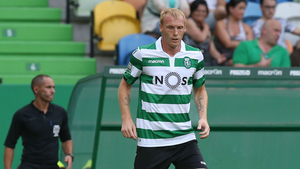 Mathieu, durante un partido. (Getty)