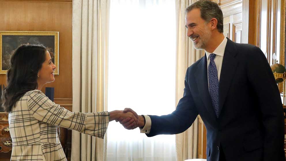 Inés Arrimadas con Felipe VI. Foto: Europa Press