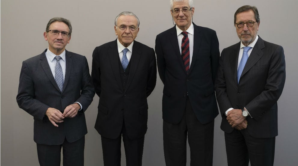Antonio Vila, director general de la Fundación La Caixa; Juan José López Burniol, vicepresidente; Isidro Fainé, presidente; y Jaume Giró, director general saliente.