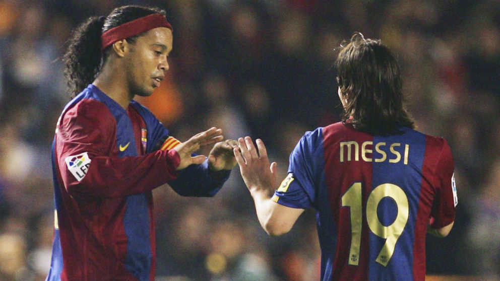 Ronaldinho y Messi, en el Barcelona. (Getty)