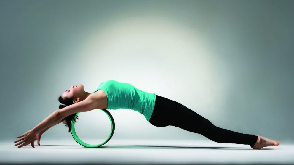 El yoga wheel es una variante del yoga muy ventajosa para la espalda