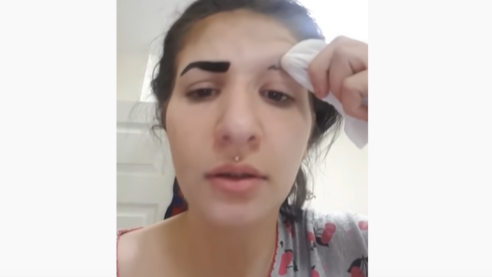Facebook: Utiliza mal una mascarilla de los chinos y acaba sin cejas