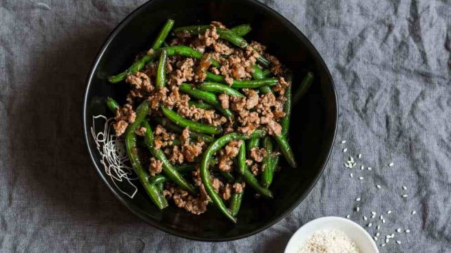 Judías verdes con carne picada a la barbacoa